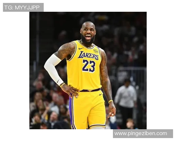 八村塁精准助攻詹姆斯三分球轻松命中展现默契配合 八村塁精准助攻詹姆斯三分球轻松命中展现默契配合